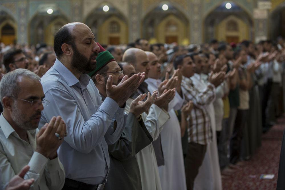 اقامه نماز عید فطر در حرمین مطهر حسینی وعباسی