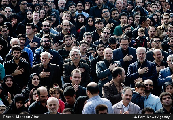 عزاداری ظهر عاشورا در تهران/ گزارش تصویری