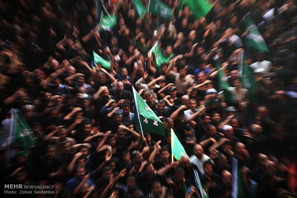 حال و هوای عزاداران حسینی در ظهر عاشورای کربلا/ گزارش تصویری