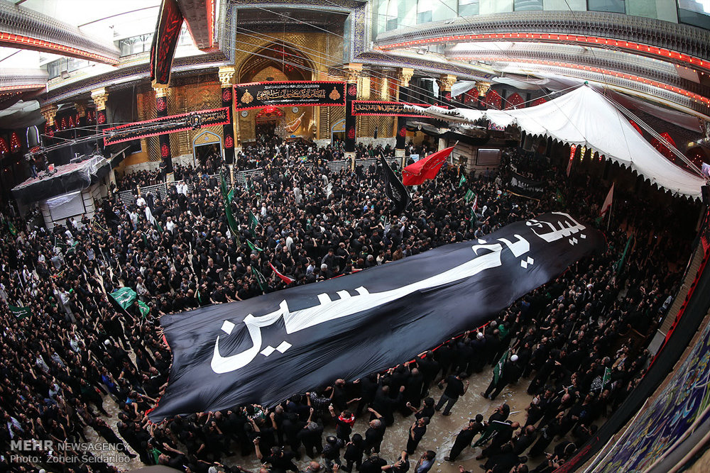 حال و هوای عزاداران حسینی در ظهر عاشورای کربلا/ گزارش تصویری