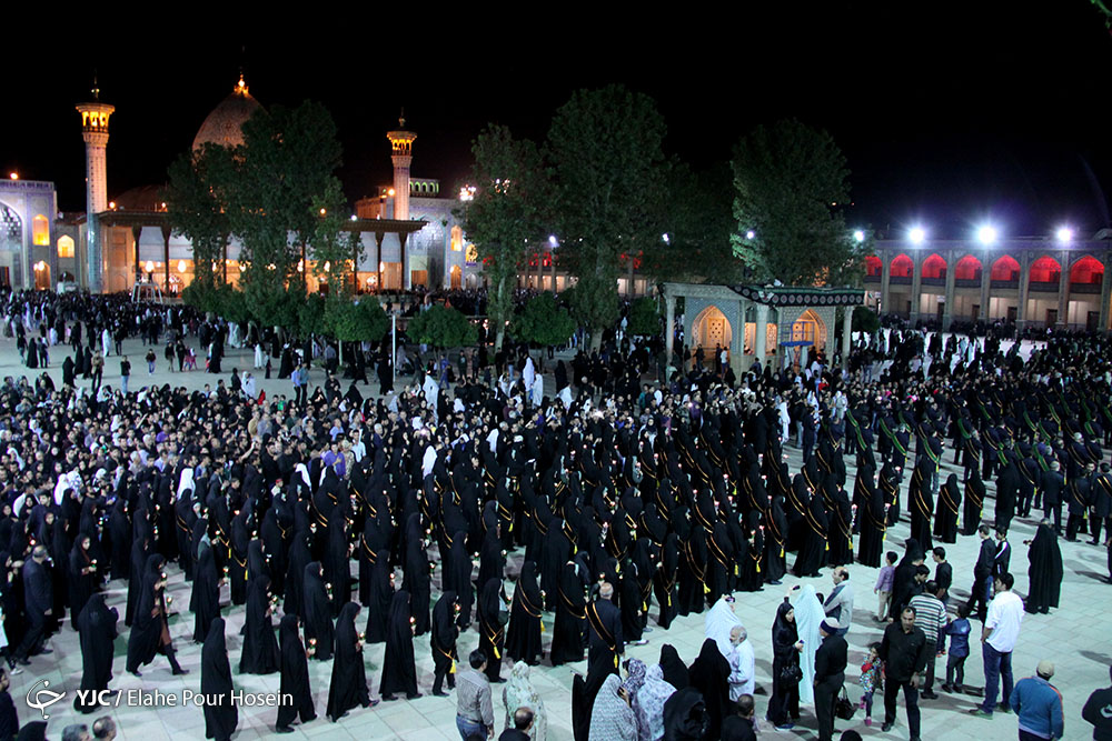 مراسم شام غریبان امام حسین (ع) در شاهچراغ شیراز/گالری تصاویر