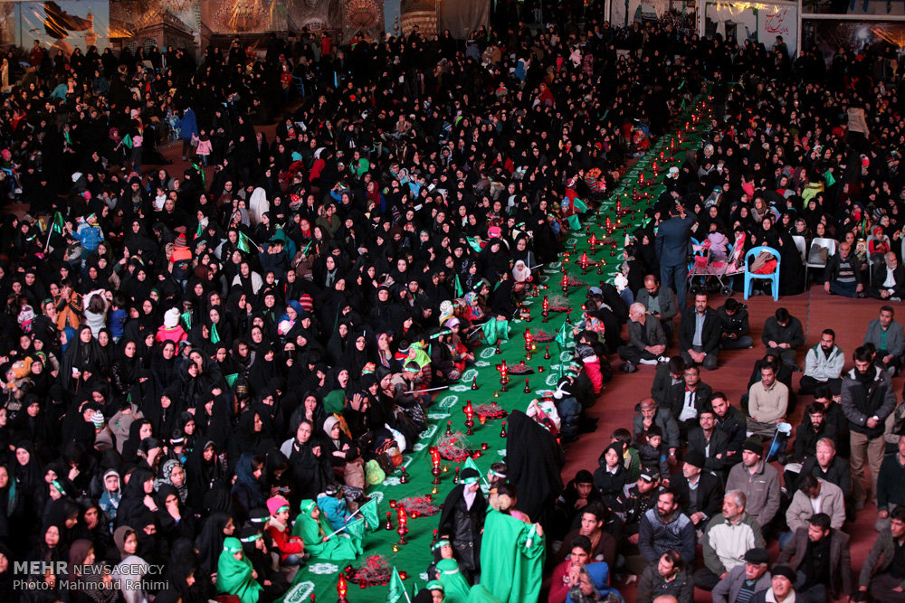 بر سر سفره سه ساله حسین (ع)/ گزارش تصویری