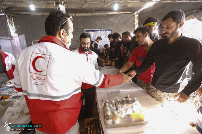 خدمت رسانی هلال احمر به زائرین حسینی/ گزارش تصویری