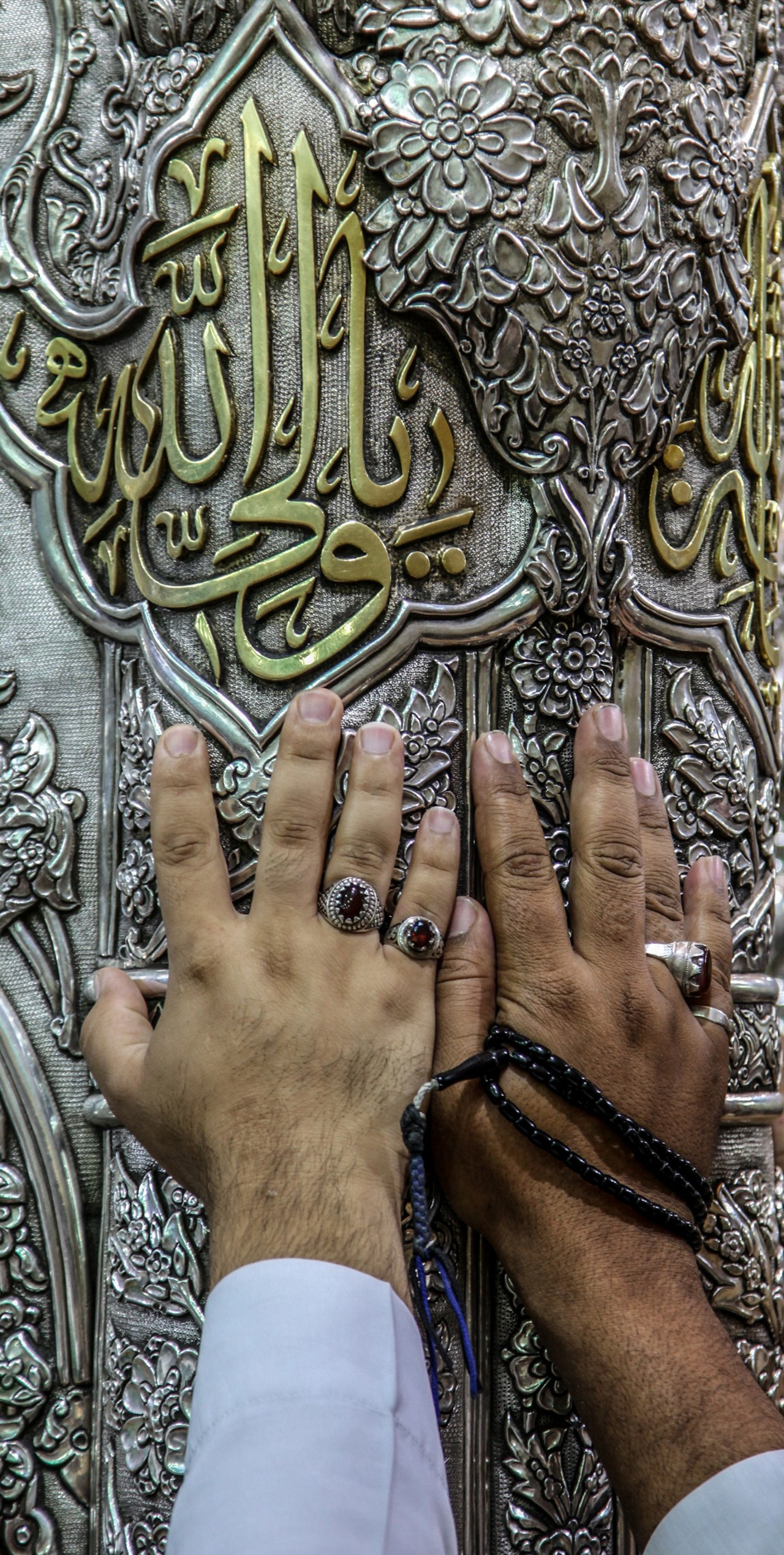 گزارش تصویری از زیارت ضریح حرم امام حسین (ع)/ دستانم را به حرمت دخیل می‌کنم (2)