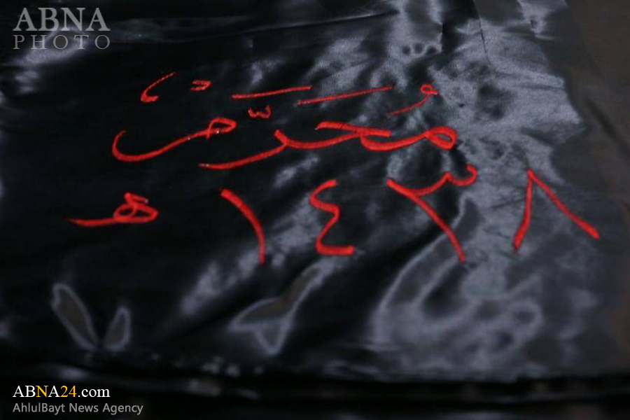 گزارش تصویری از دوخت پرچم گنبد حرم حضرت عباس(ع) به مناسبت ماه محرم