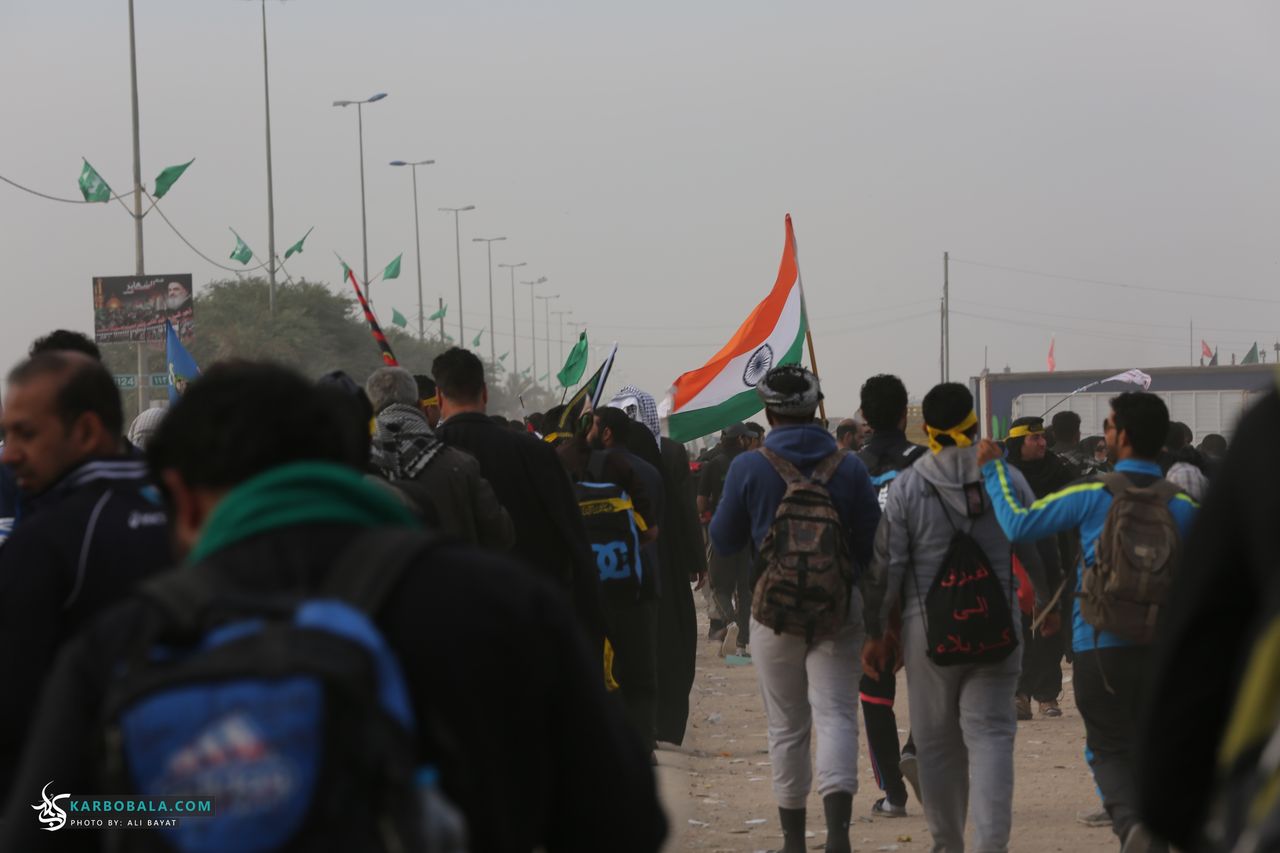 تصاویری از حضور ملیت های مختلف در پیاده روی اربعین