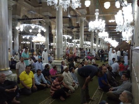 اقامه نماز آیات در مسجد «امام حسین (ع)» قاهره