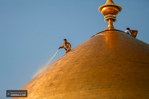 آیین شستشوی گنبد حرم امام علی (ع) / گزارش تصویری