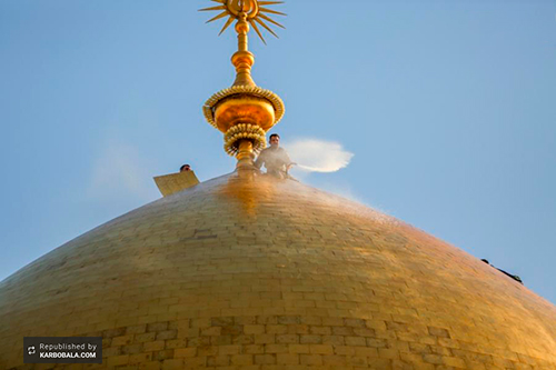 آیین شستشوی گنبد حرم امام علی (ع) / گزارش تصویری