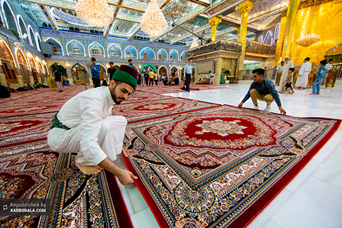 مفروش شدن صحن حرم حضرت عباس (ع) با فرش‌های جدید / گزارش تصویری