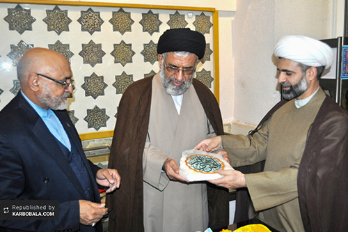 اهدای کاشی قدیمی حرم امام حسین (ع) به موزه فاطمی / گزارش تصویری