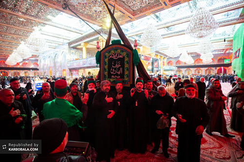 عزاداری زائران حرم حسینی در سالروز شهادت دهمین امام شیعیان / گزارش تصویری
