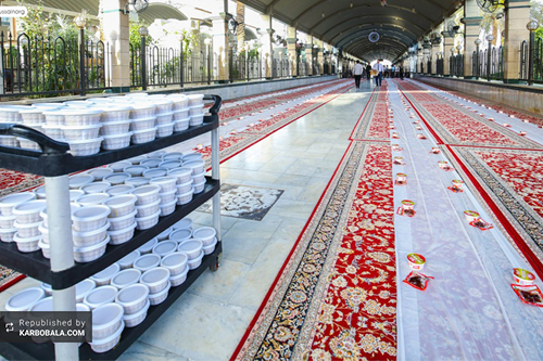 سفره افطار آستان حسینی در بین‌الحرمین / گزارش تصویری