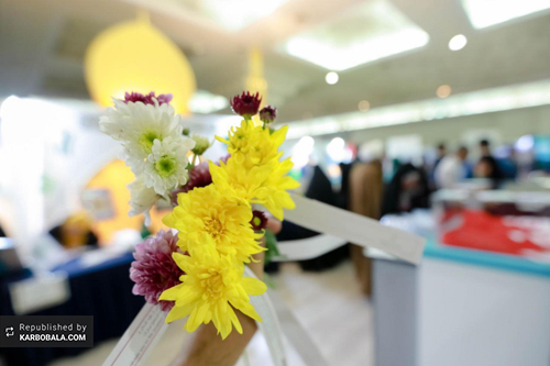 پذیرایی غرفه آستان عباسی از بازدیدکنندگان نمایشگاه بین‌المللی قران کریم / عکس