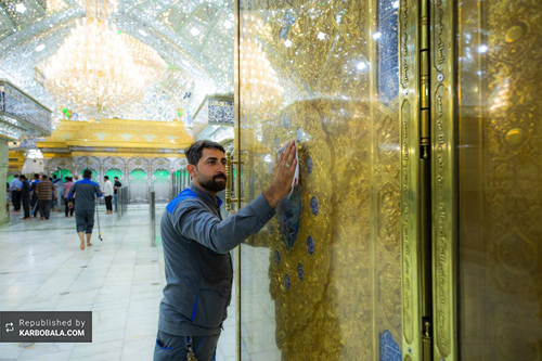 غبارروبی و شستشوی حرم مطهر حسینی / گزارش تصویری