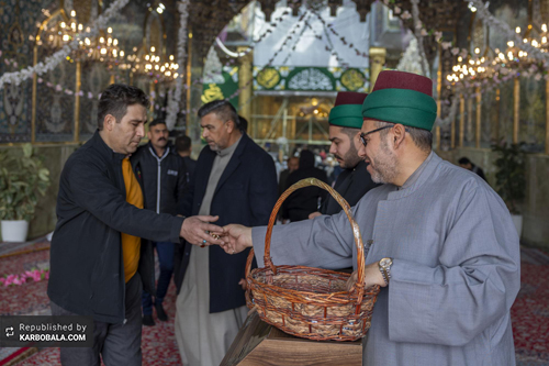 شادی زائران حسینی در سالروز مولود ابن الرضا (ع)