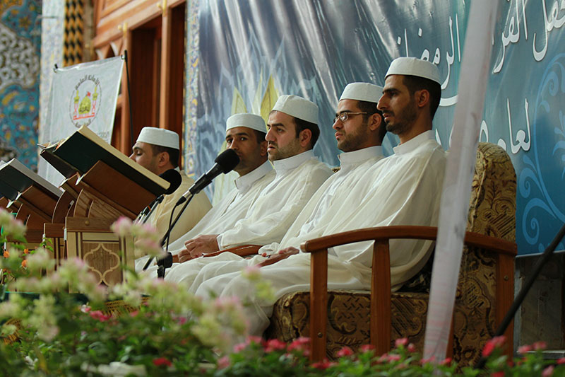 محفل انس با قرآن در صحن مقدس عباسی         /تصاویر