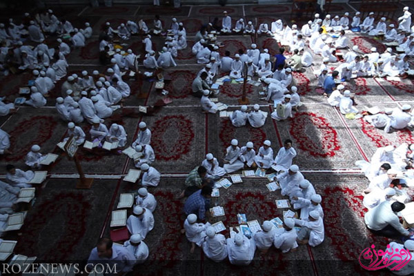 جوانان سفیدپوش قرآنی در حرم حضرت عباس علیه‌السلام/ تصاویر