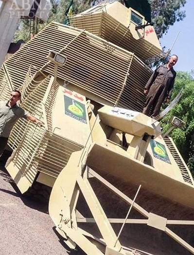 رونمایی نیروهای مردمی عراق از یک خودروی زرهی