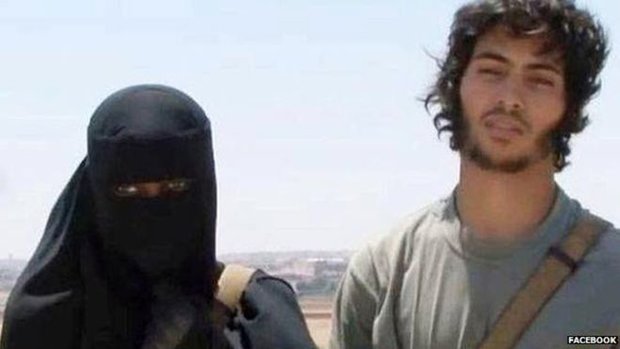 خروج سرکرده های داعش با لباس زنانه