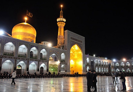 حرم مطهر رضوی عزادار شهادت حضرت زینب (س)
