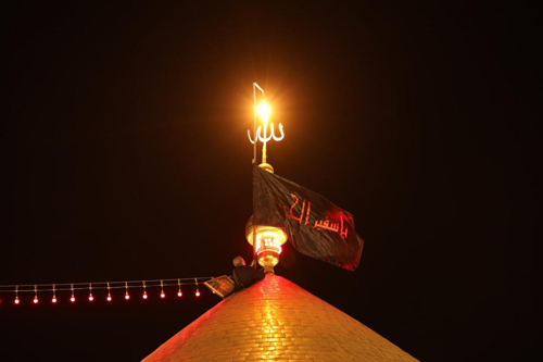 برافراشته شدن پرچم عزا بر فراز بارگاه سفیر الحسین (ع)/ گزارش تصویری