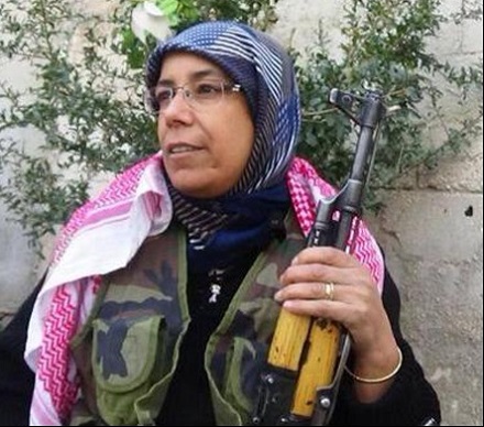 زن الجزایری در کوبانی با داعش می‌جنگد