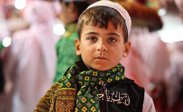 گزارش تصویری از حضور کودکان در حرم امام حسین (ع)/ من از کودکی عاشقت بوده‌ام
