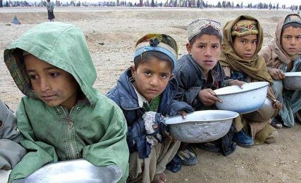 توزیع بسته افطاری بین پناهجویان افغانستانی در ایران