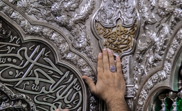 گزارش تصویری از زیارت ضریح حرم امام حسین (ع)/ دستانم را به حرمت دخیل می‌کنم (1)