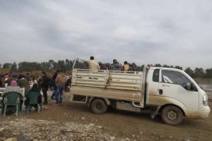 آوارگان کوبانی در انتظار ورود به اقلیم کردستان عراق