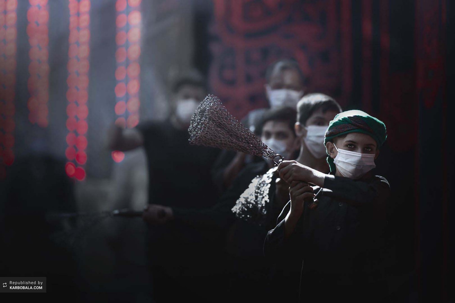 زنجیرزنی کودکان در ظهر عاشورای حسینی