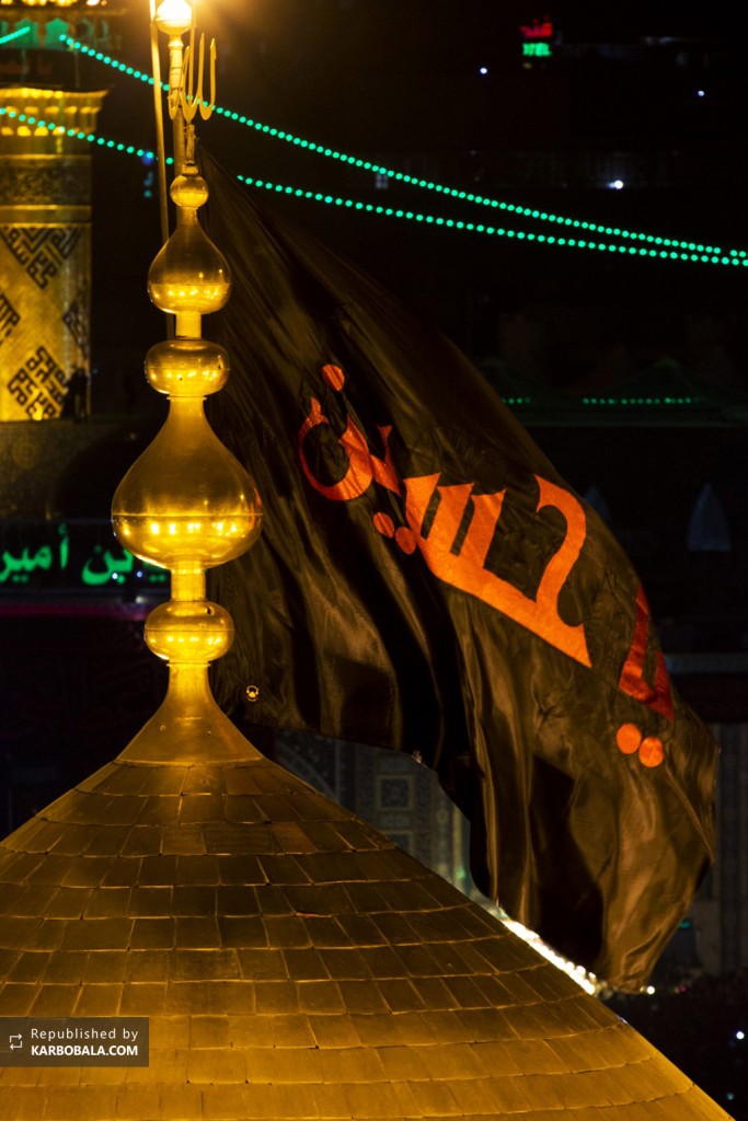 پرچم یا حسین، نصب شده روی گنبد حرم با صفای سالار شهیدان