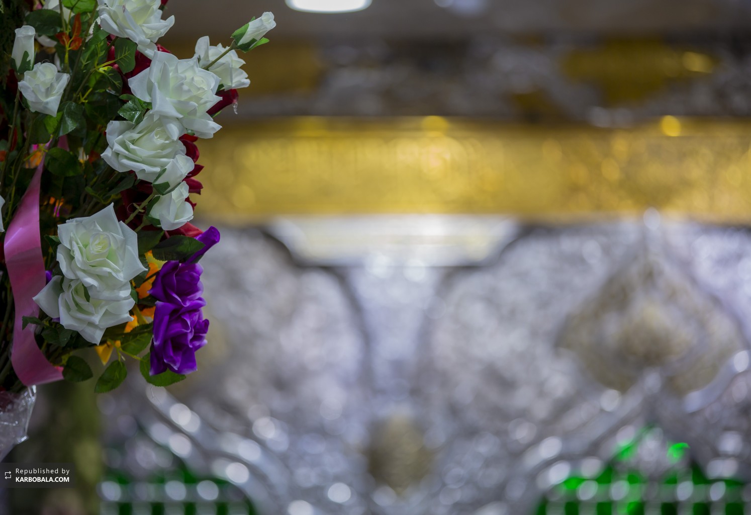 تزئین حرم سیدالشهدا علیه السلام با گل