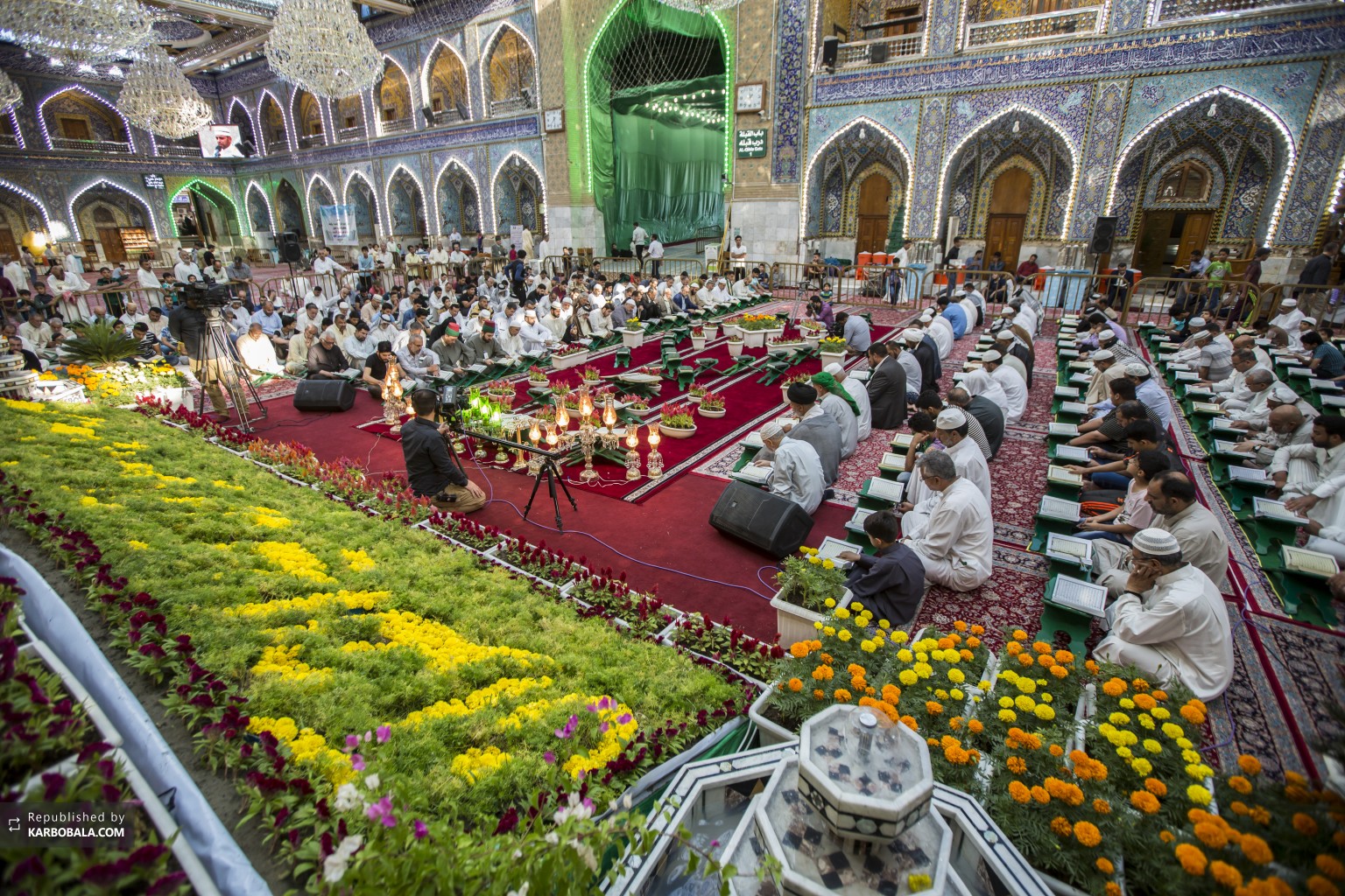 صحن اصلی حرم حضرت ابالفضل علیه السلام در ماه رمضان