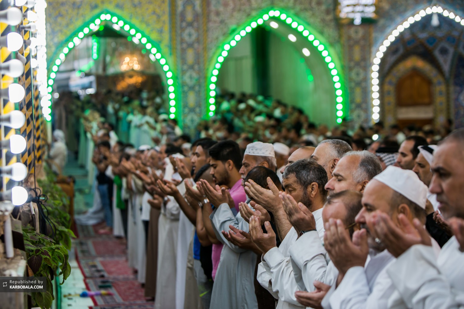 برگزاری نماز عید قربان در حرم علمدار کربلا