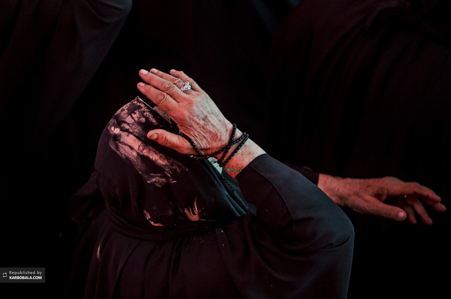 بانوی عزادار در سوگ شهادت امام سوم شیعیان