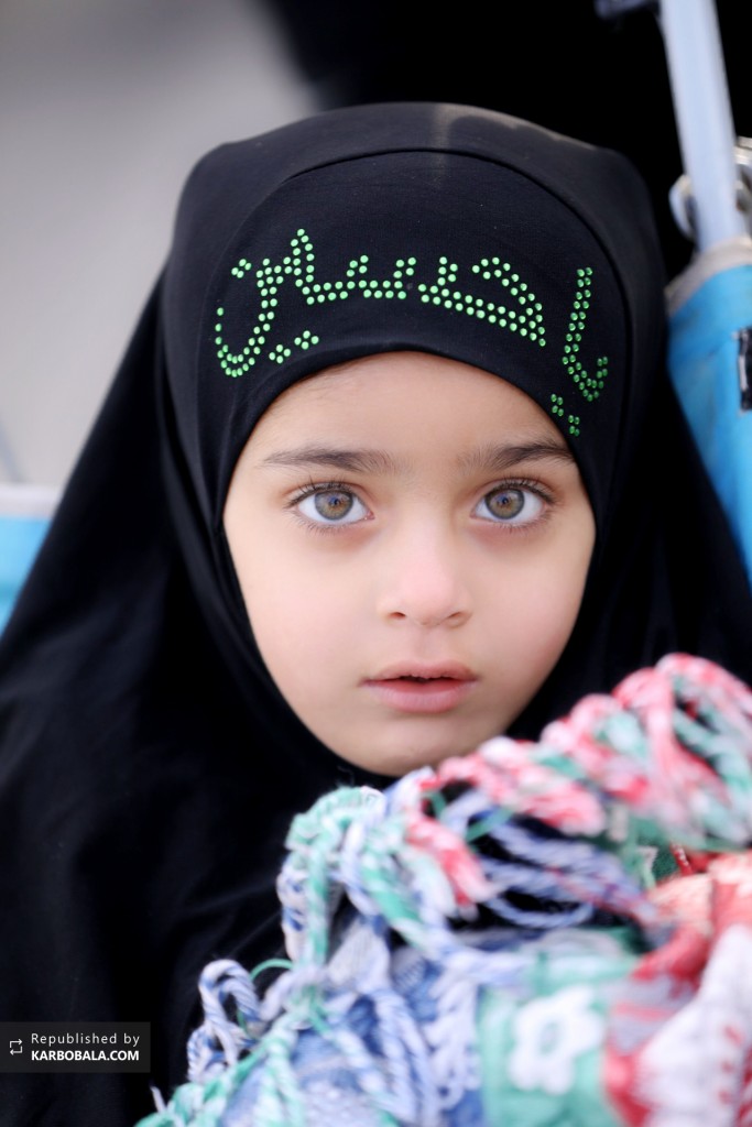 کودک پاک حسینی حاضر در مراسم با شکوه اربعین