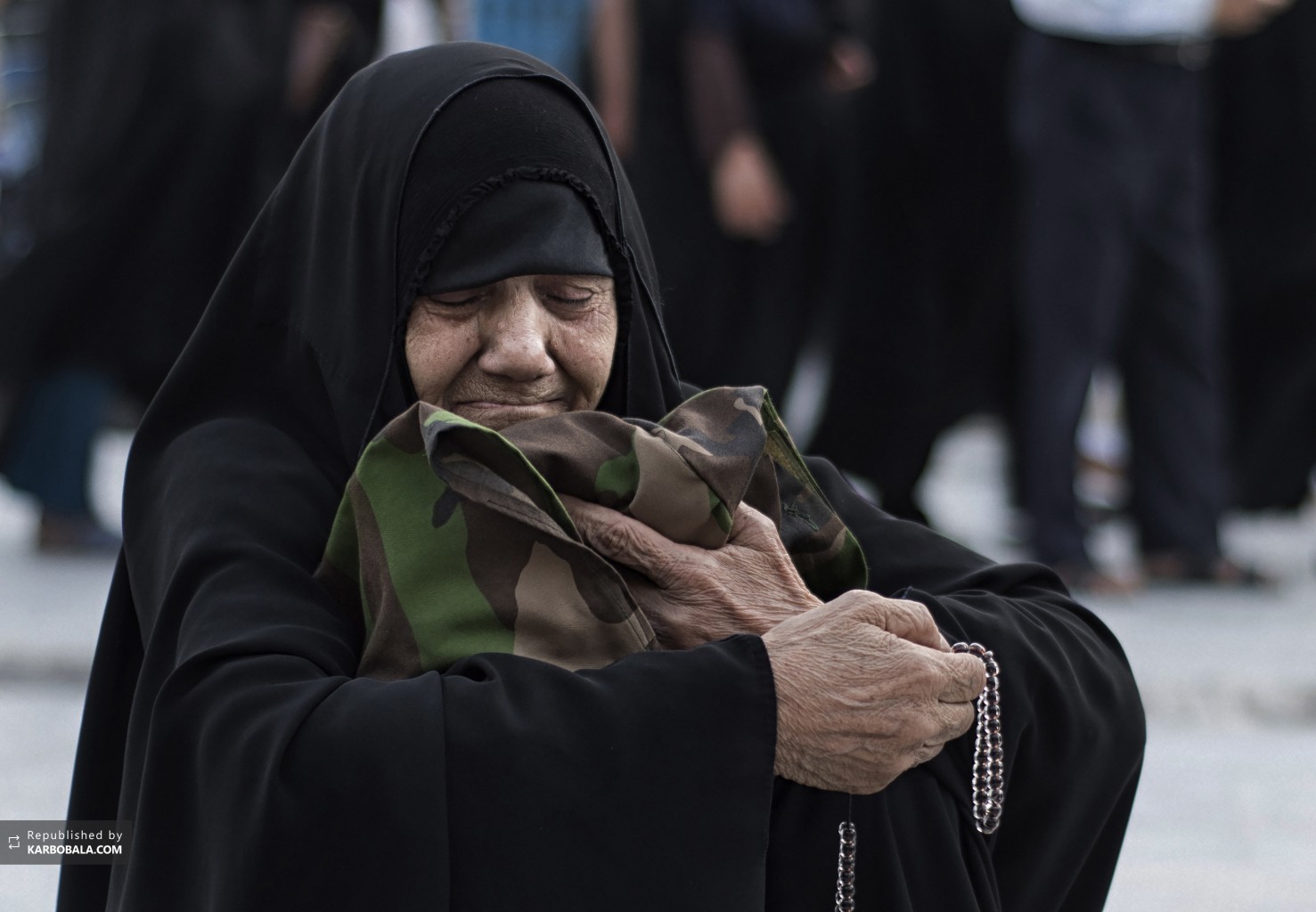 مناجات و توسل مادر مدافع حرم در کربلای معلی
