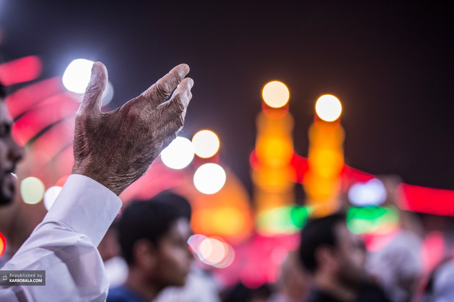 مناجات زائران حسینی در شب‌های پرفیض ماه مبارک رمضان