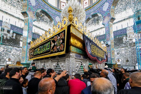 زیارت خیل مشتاقان در حرم حضرت زینب (س)